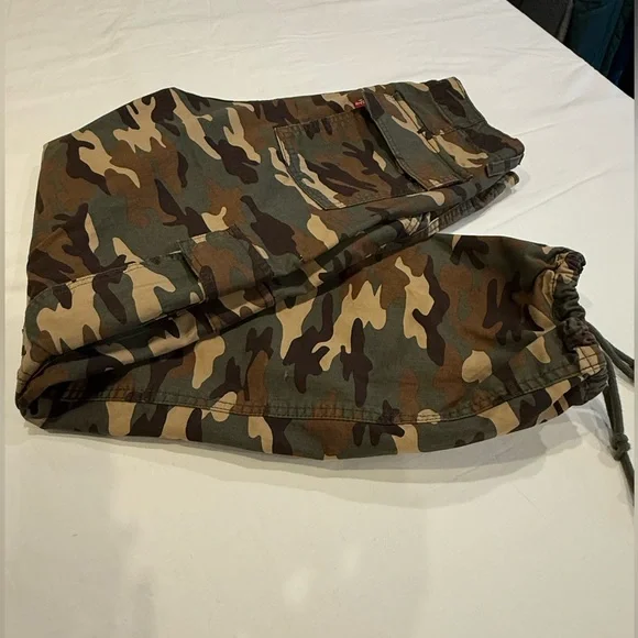 NWoT Levi’s ‘94 Baggy Cargo Pants Camo Print Size 29 Y2K Never Worn - Picture 14 of 14